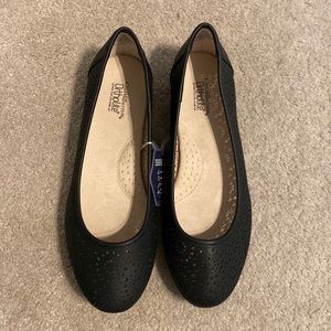 Croft & Barrow 8 wide flats